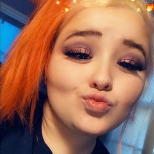 Meet your Posher, Cassandra